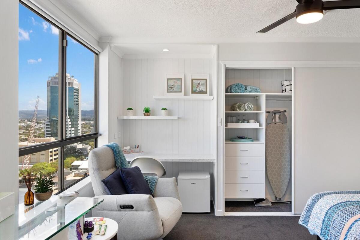 Ocean Views Level 17 Pool Gym Sauna Gold Coast