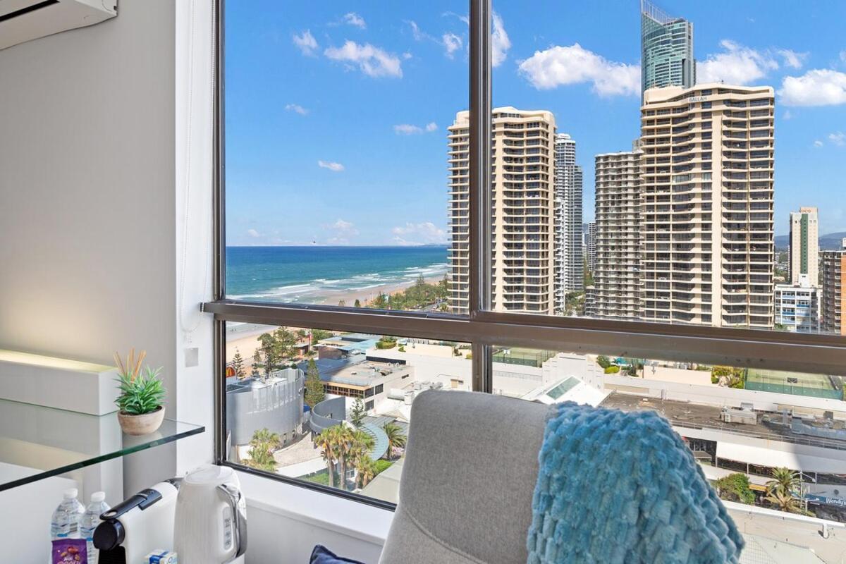 Ocean Views Level 17 Pool Gym Sauna Apartment