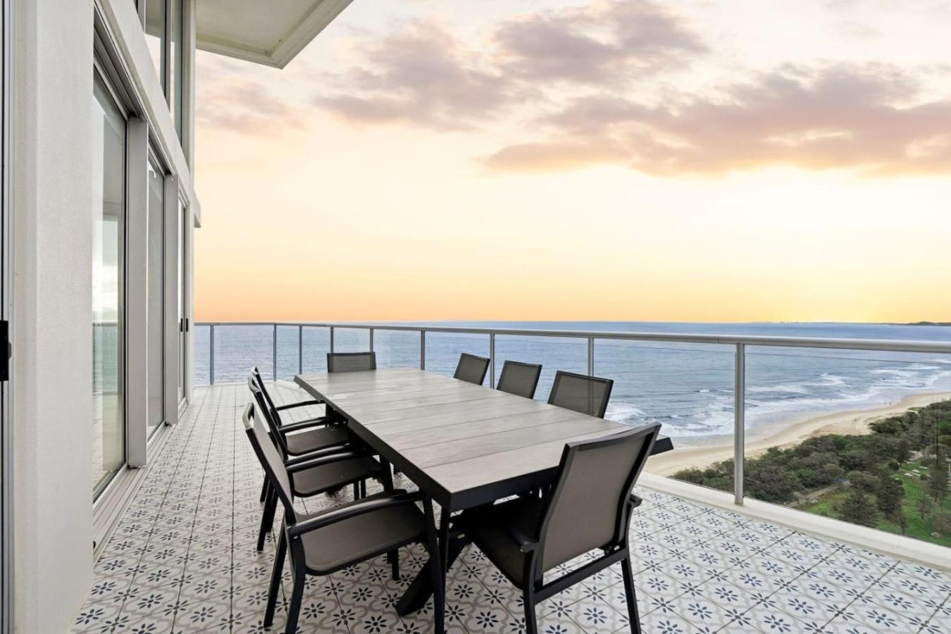 Mels Place - Stunning 3 Bed Getaway And Ocean Views Apartment *