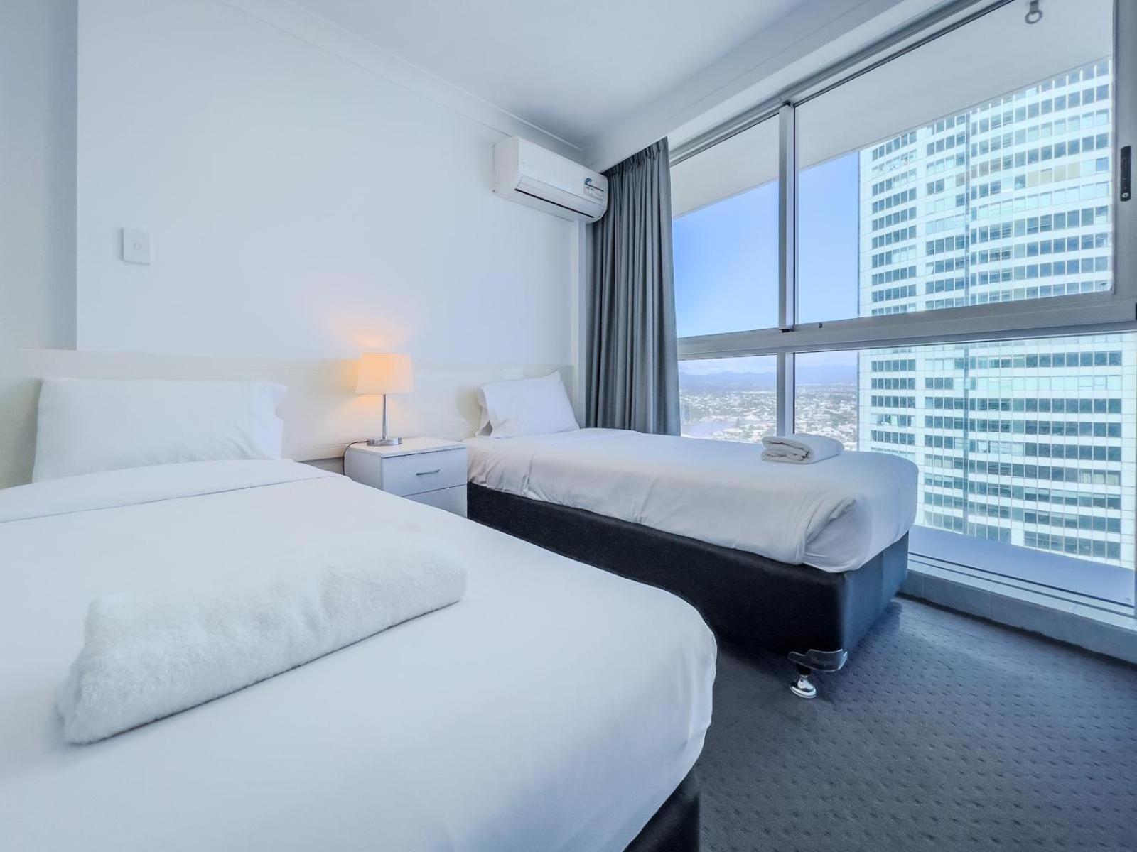 Apartment Views Level 38 *