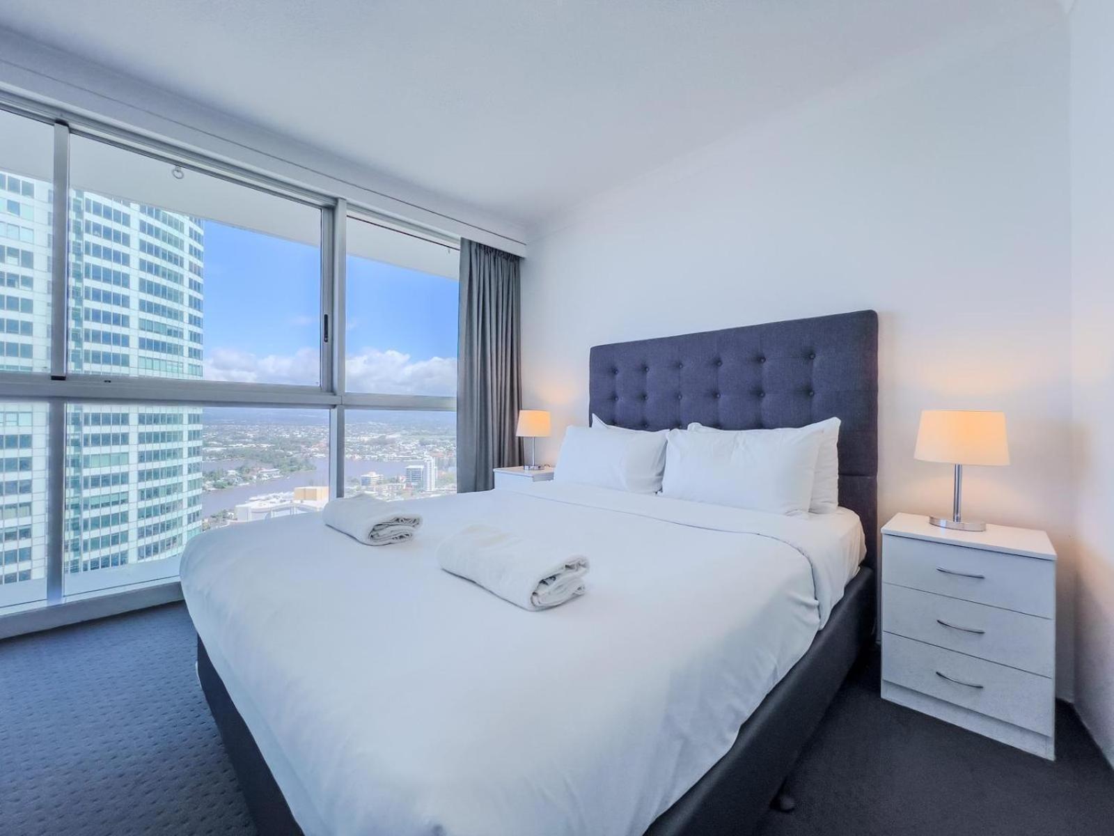Views Level 38 * Gold Coast