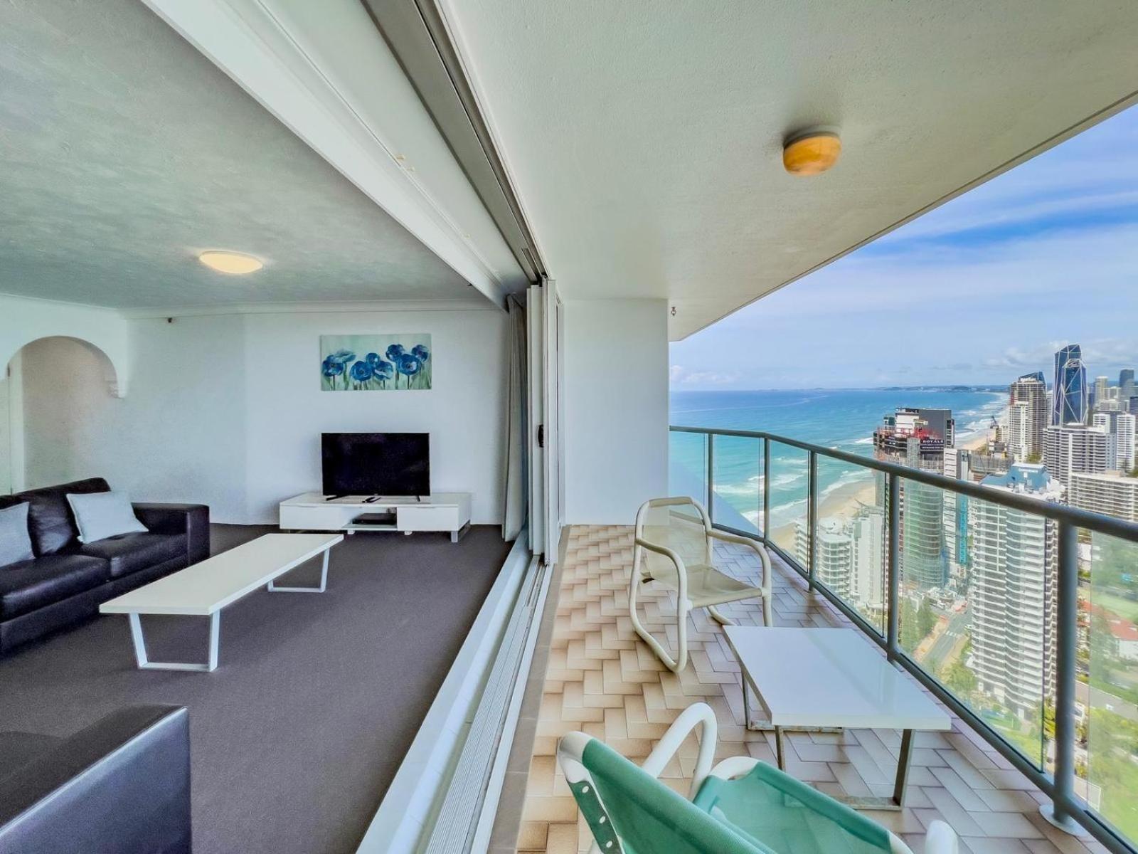 Apartment Views Level 38 *