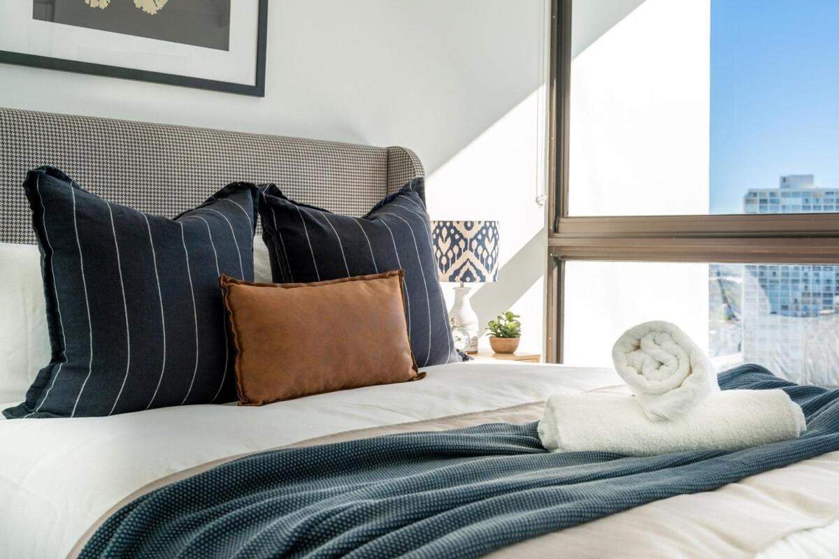 Apartment Opulent Beachfront Daydream! 2b Designer