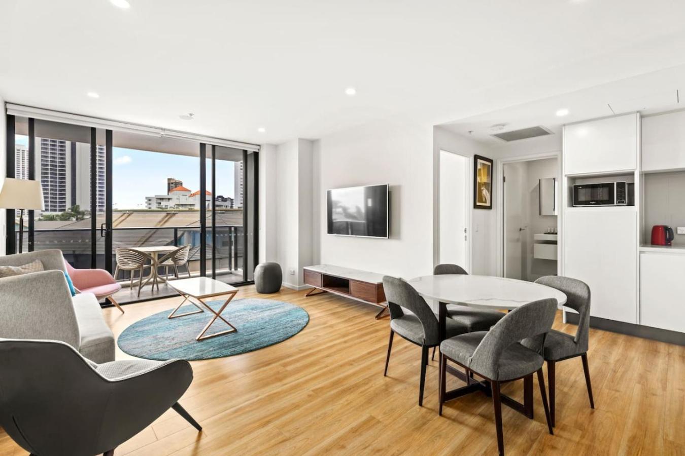 Family Friendly 2 Bedroom In Surfers Paradise Gold Coast