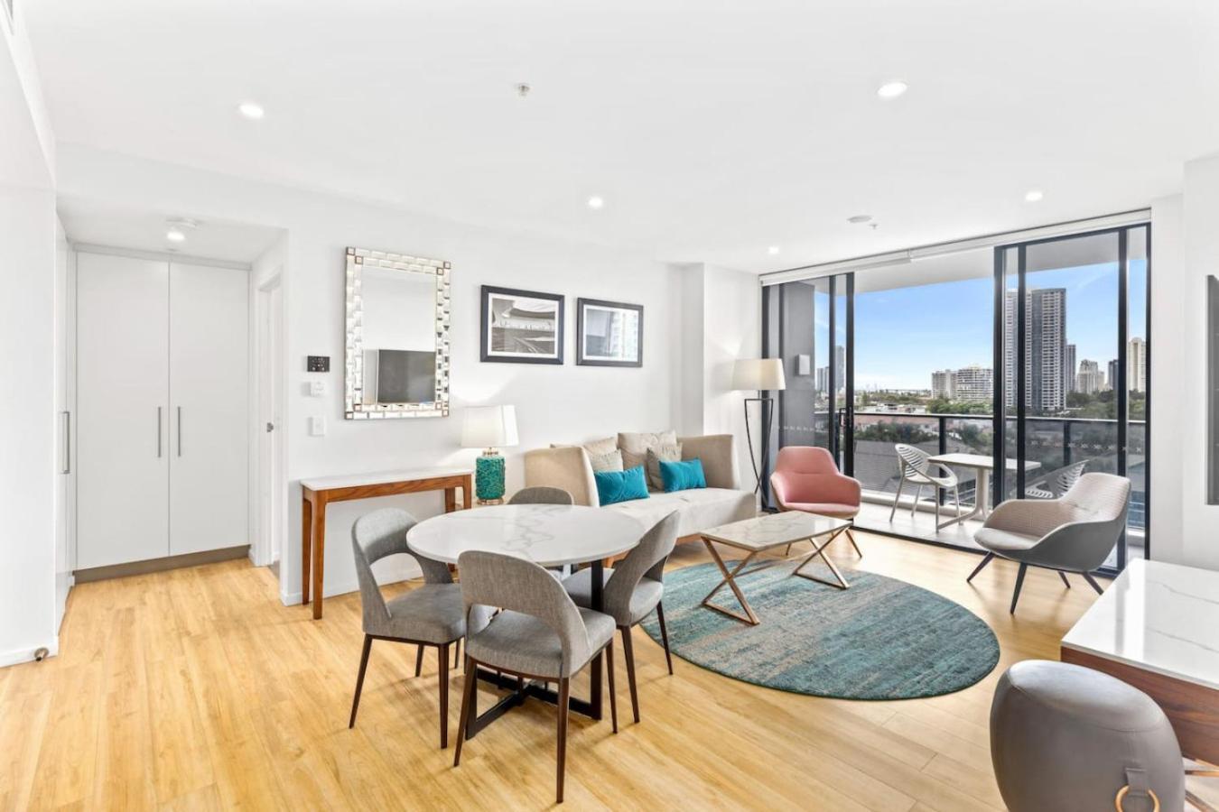 Spacious 2 Bedroom In Paradise Apartment