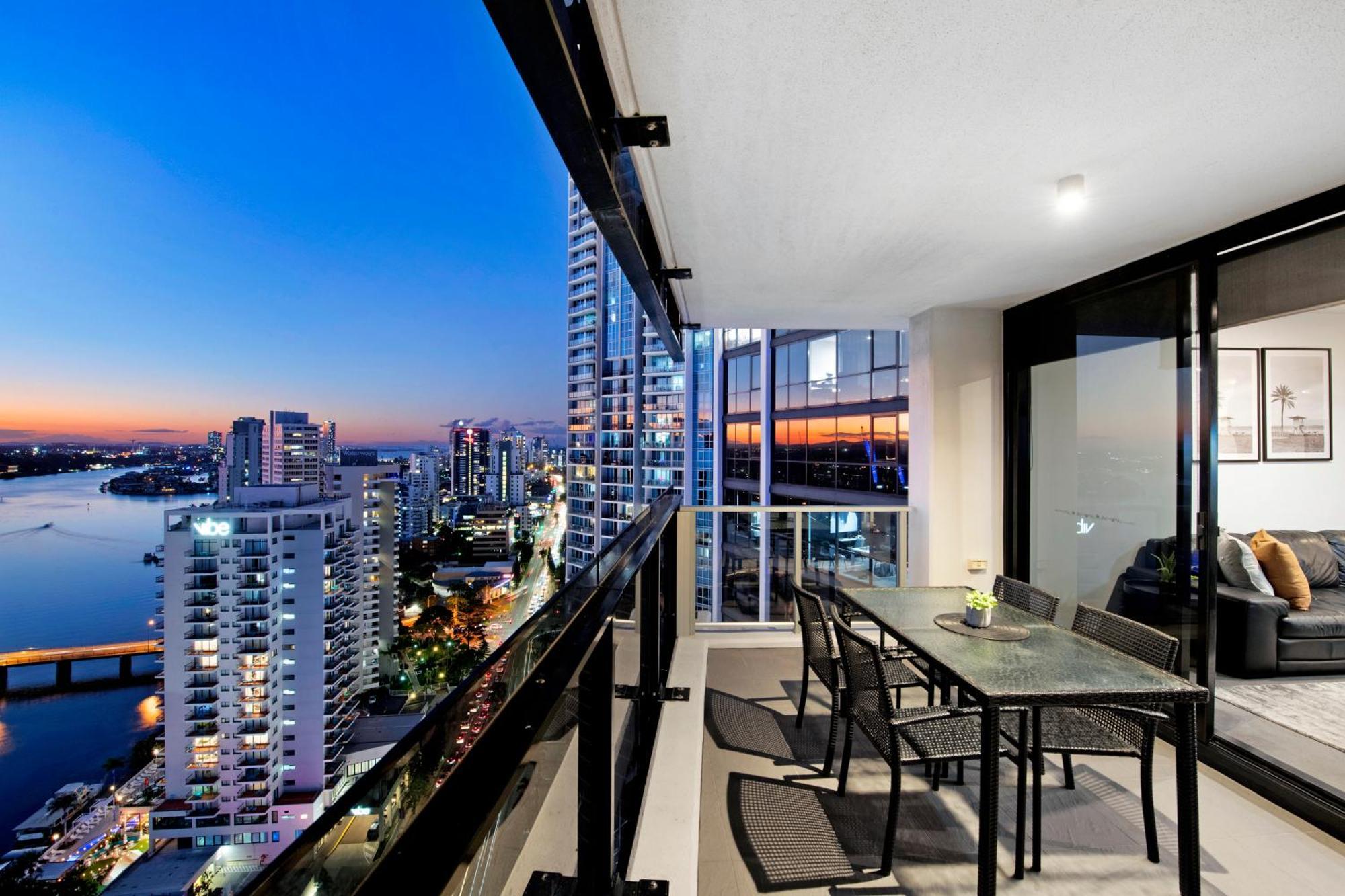 Apartment Circle On Cavill: Hinterland View Gold Coast