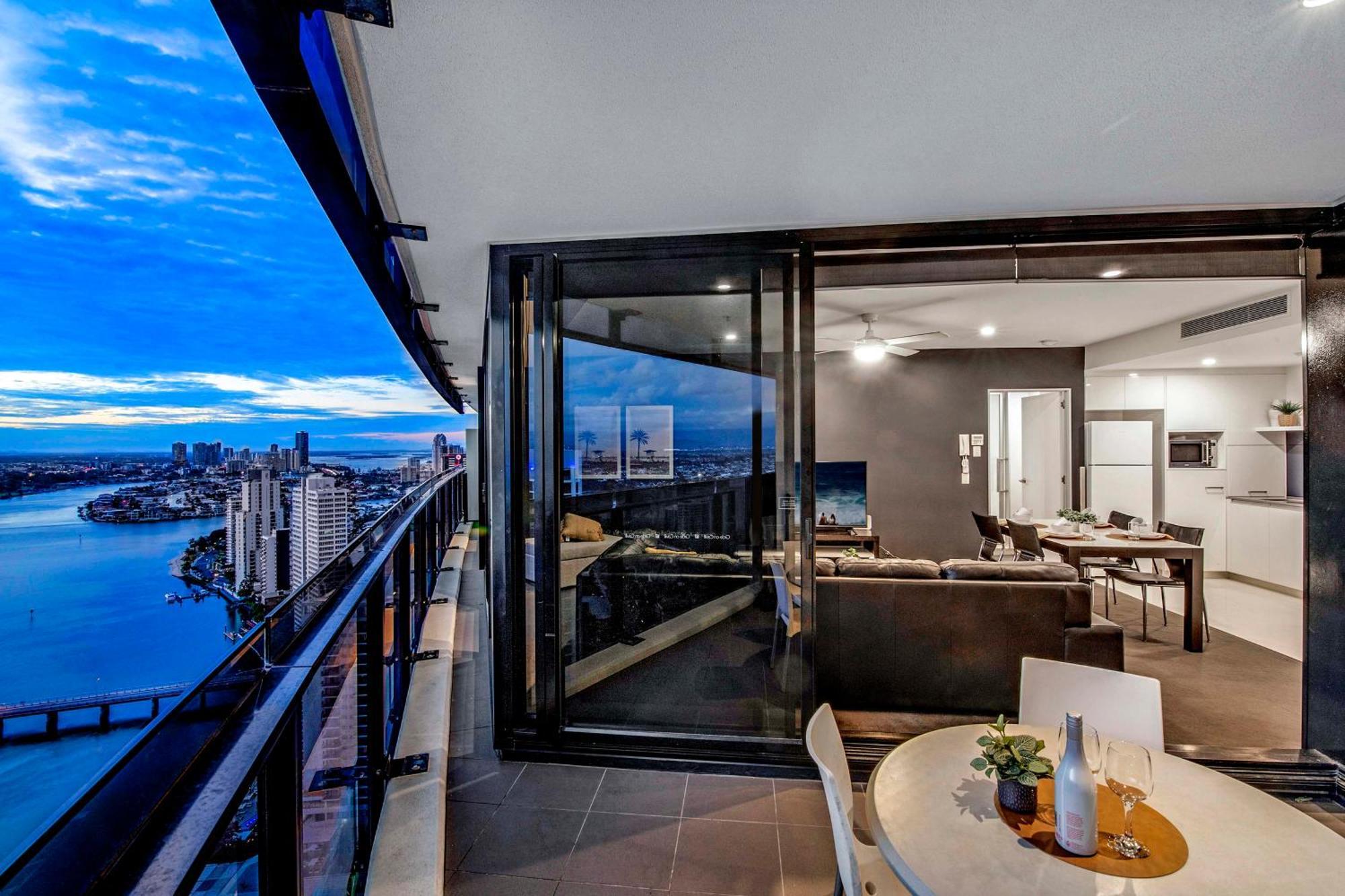 Circle On Cavill: Hinterland View * Gold Coast