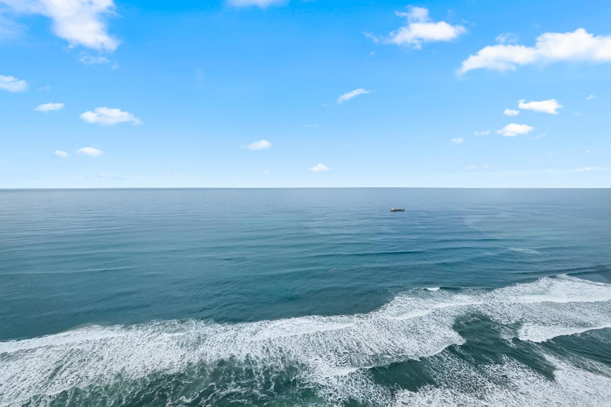 Apartment Sky-high With Wide Ocean Views - Pet Friendly *