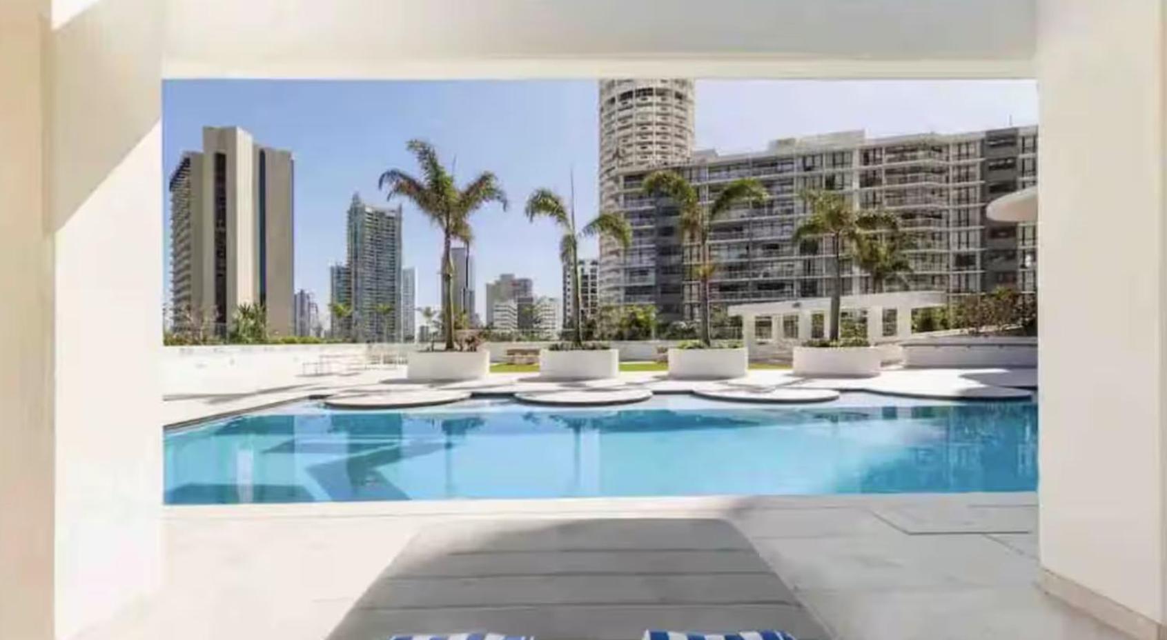Sky-high 72 Stories At The Seaside - Pet Friendly * Gold Coast