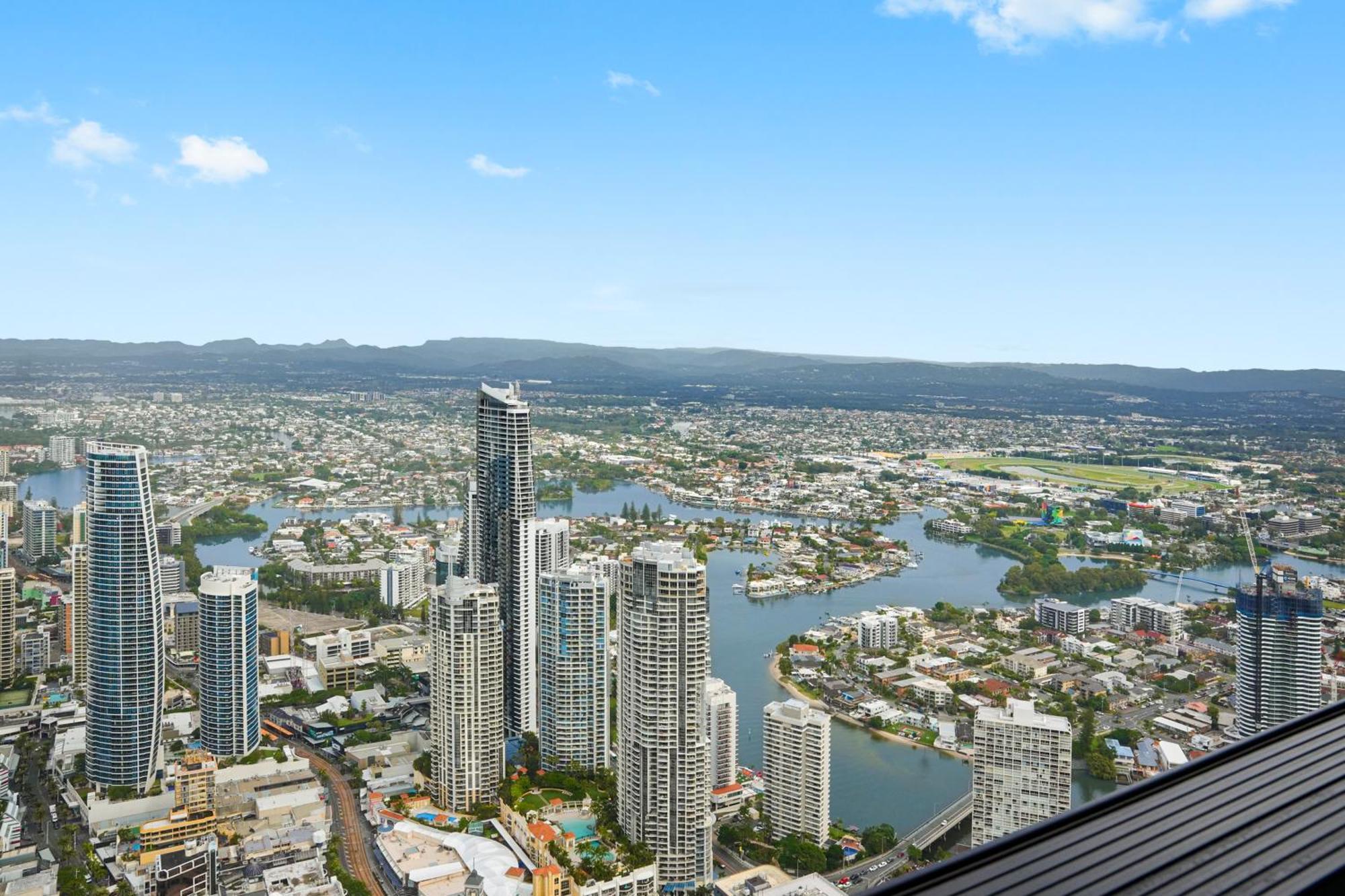 Sky-high 72 Stories At The Seaside - Pet Friendly *