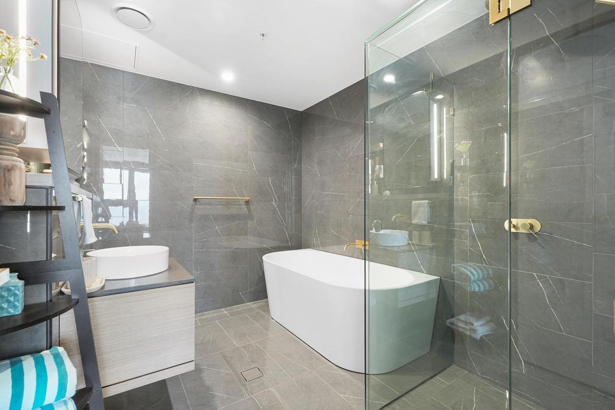 Sky-high 72 Stories At The Seaside - Pet Friendly Apartment Gold Coast