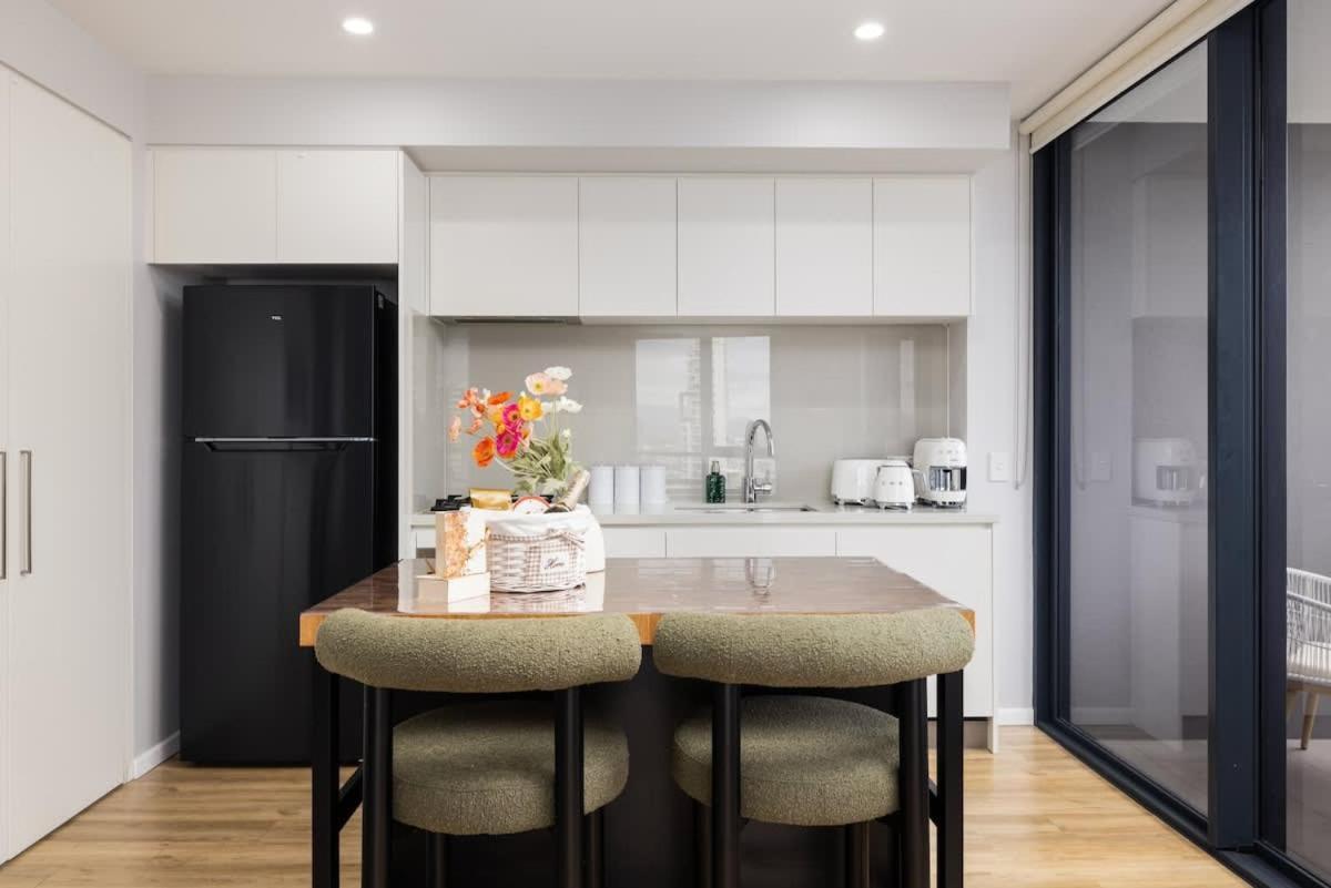 Ruby Tower 1br Luxury Walk To & Cavill Ave *