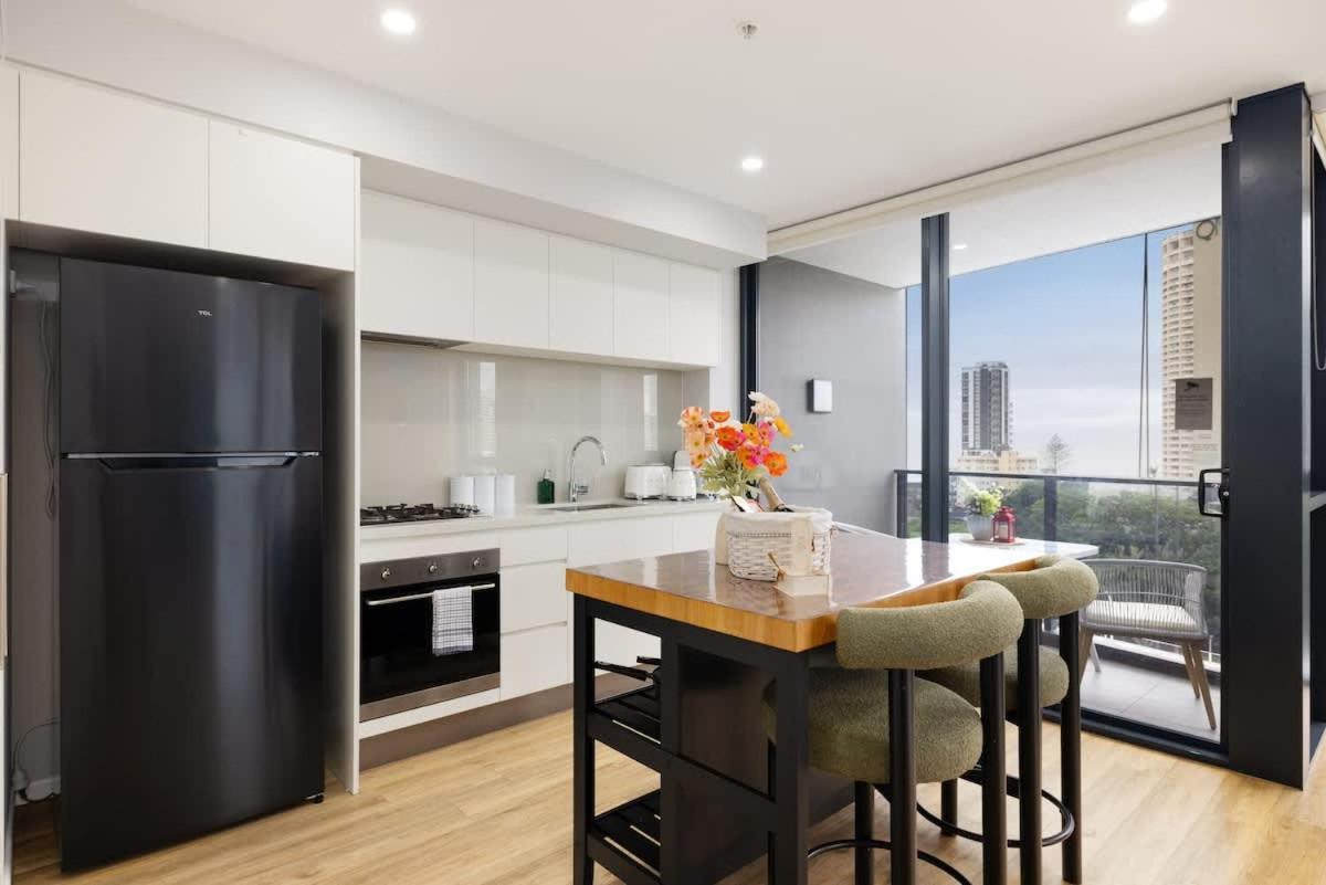 Ruby Tower 1br Luxury Walk To & Cavill Ave Apartment *