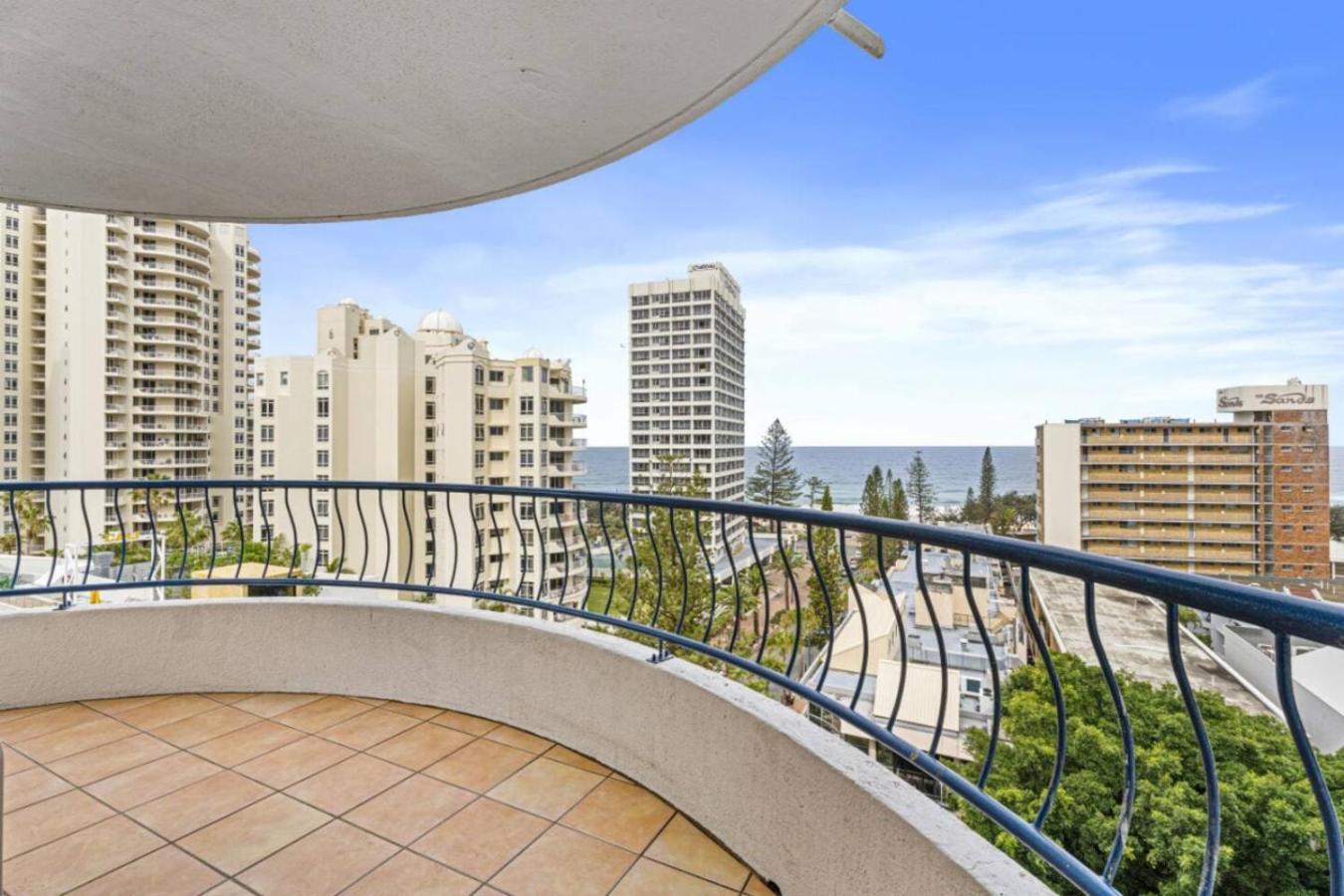 Stylish 2 Bed Centre Of Surfers