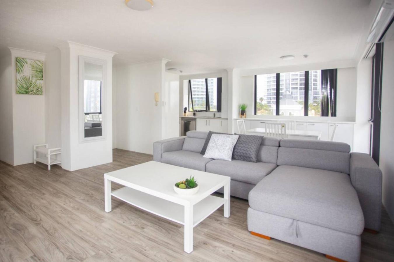 Stylish 2 Bed Centre Of Surfers * Gold Coast