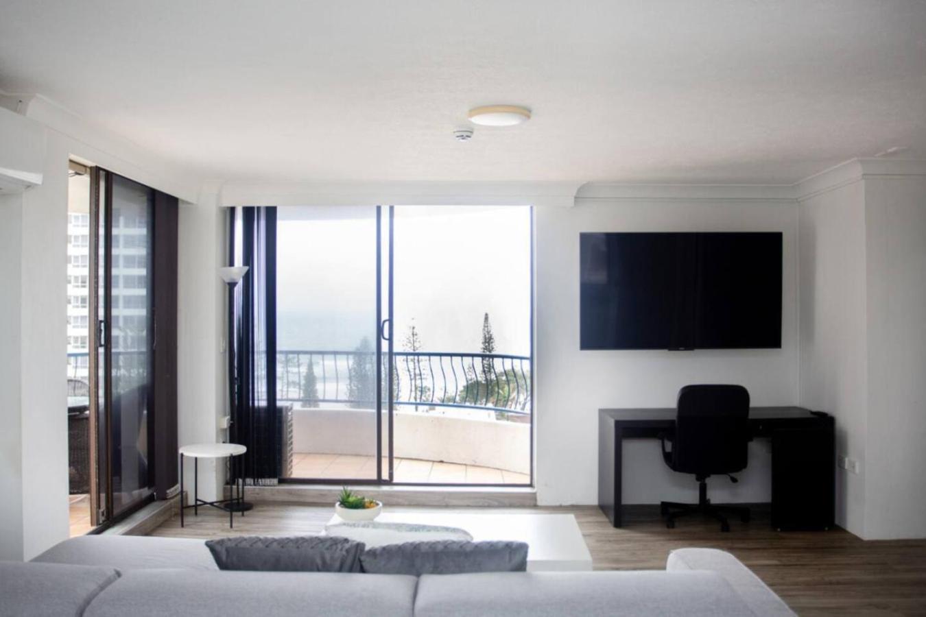 Stylish 2 Bed Centre Of Surfers Apartamento *