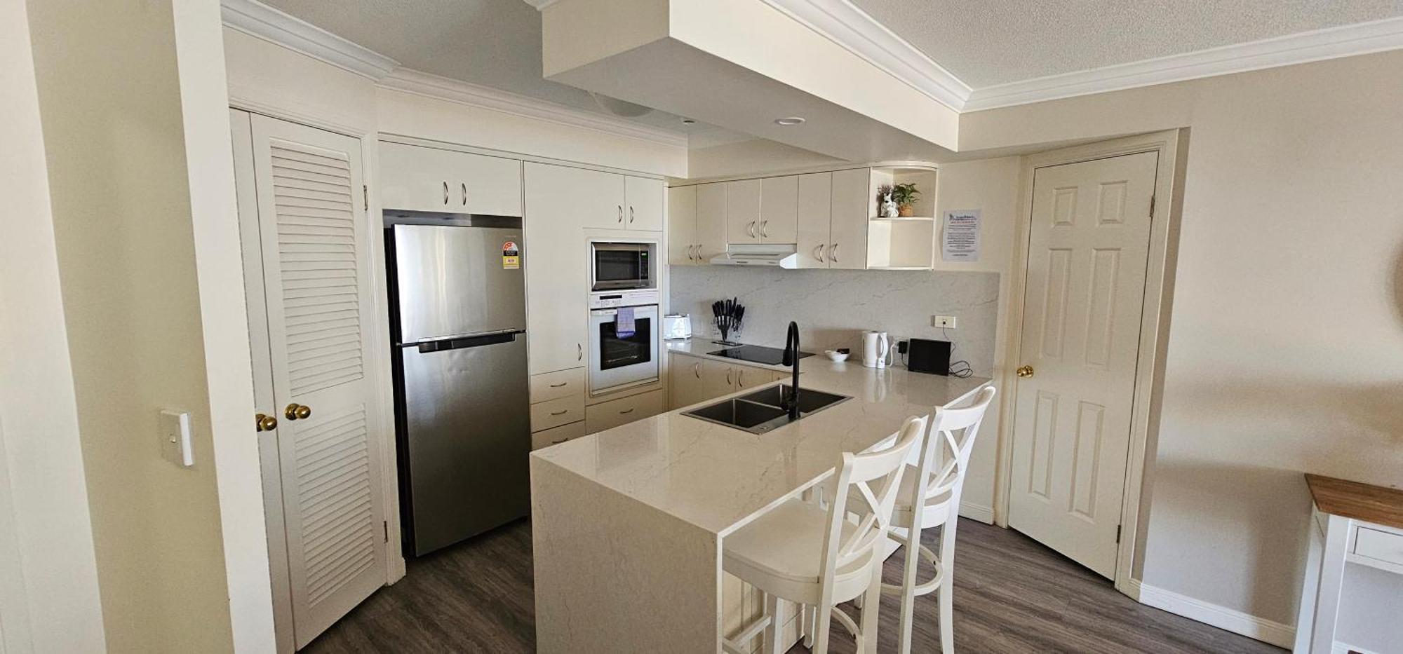 Broadbeach Aparthotel 4*