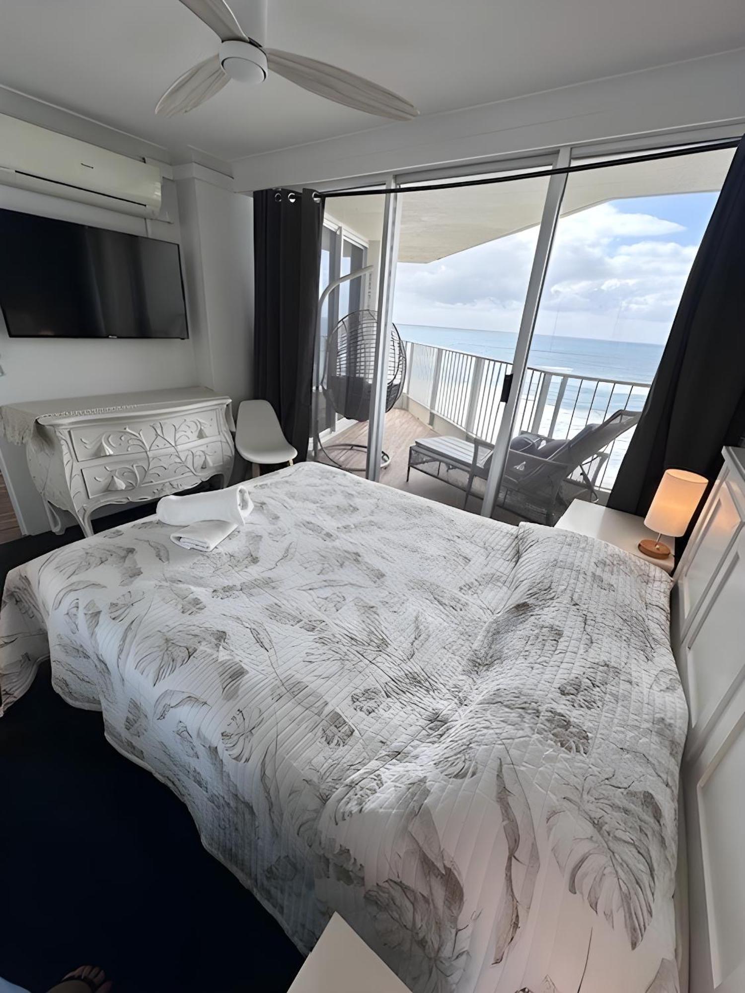Absolutely Stunning! On The !!! Apartment *