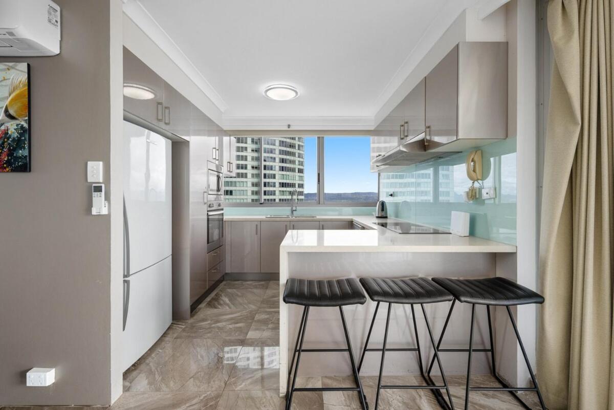 High Floor Expansive Ocean Views From Peninsula