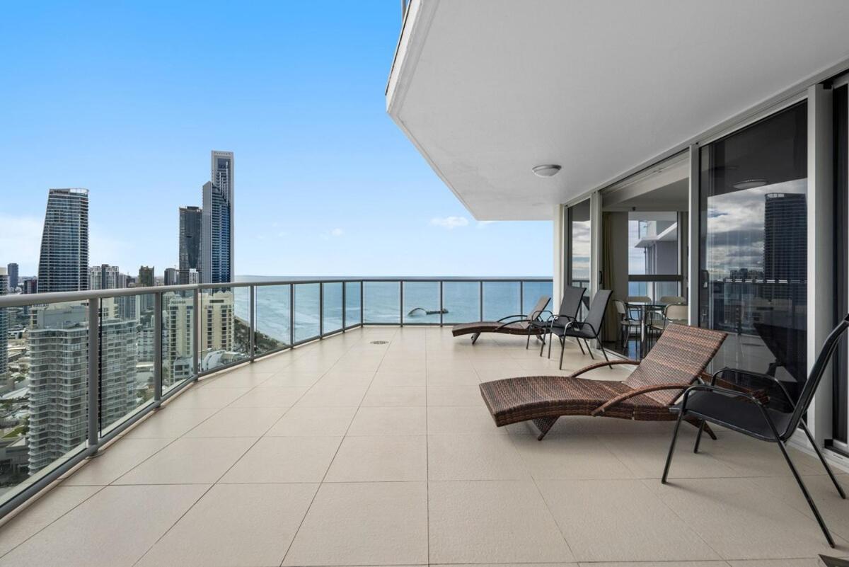 High Floor Expansive Ocean Views From Peninsula Apartment