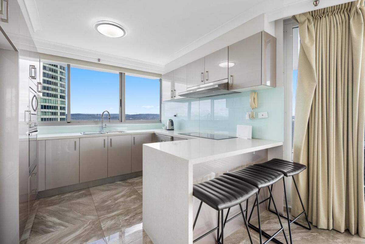 Apartment High Floor Expansive Ocean Views From Peninsula *