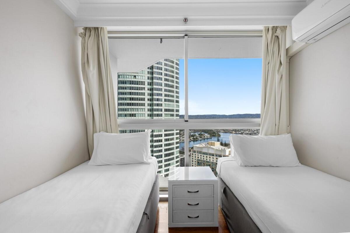 High Floor Expansive Ocean Views From Peninsula Apartment *