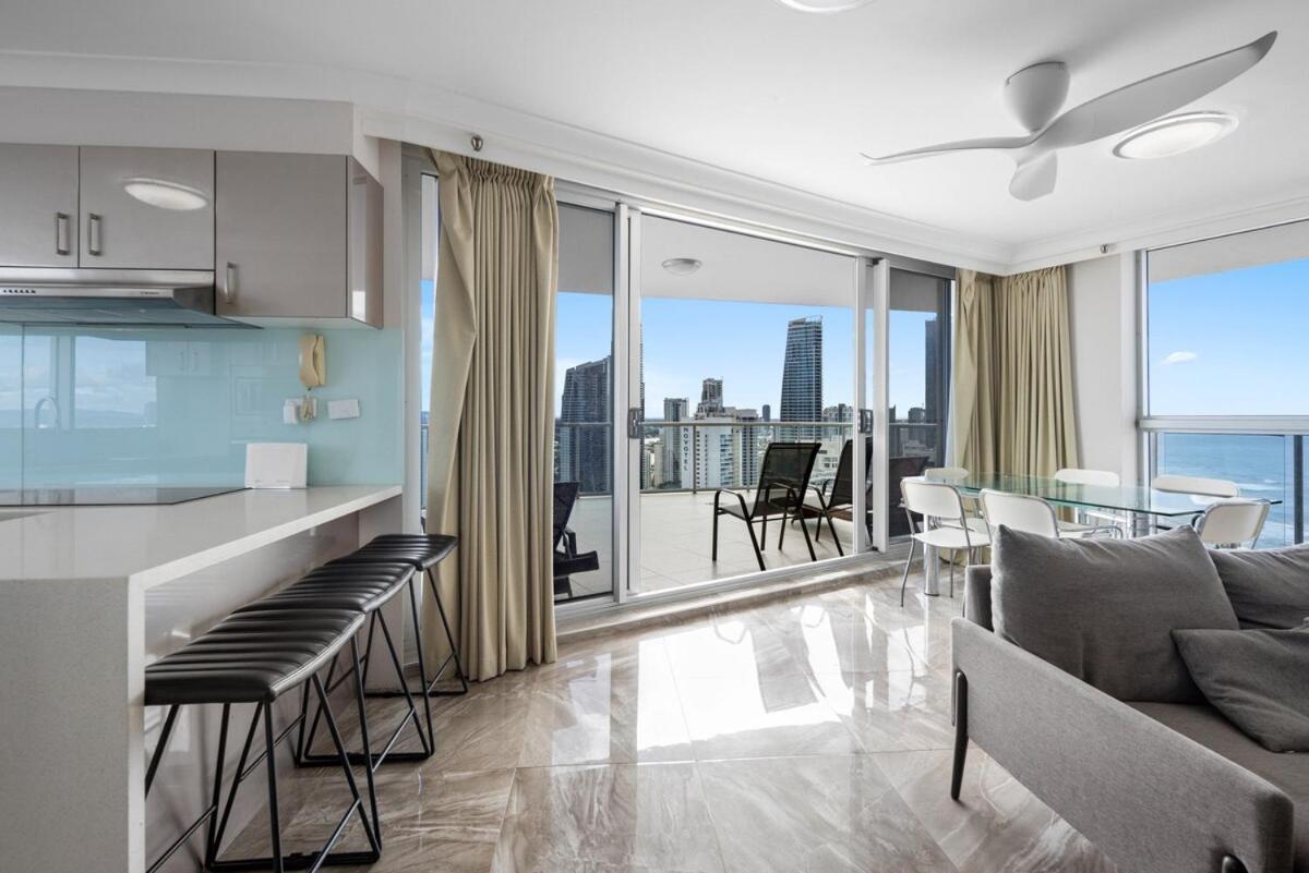 High Floor Expansive Ocean Views From Peninsula *