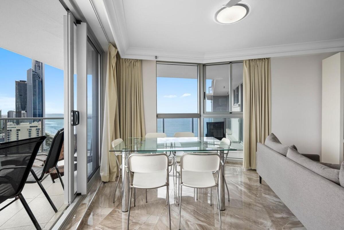 High Floor Expansive Ocean Views From Peninsula Gold Coast