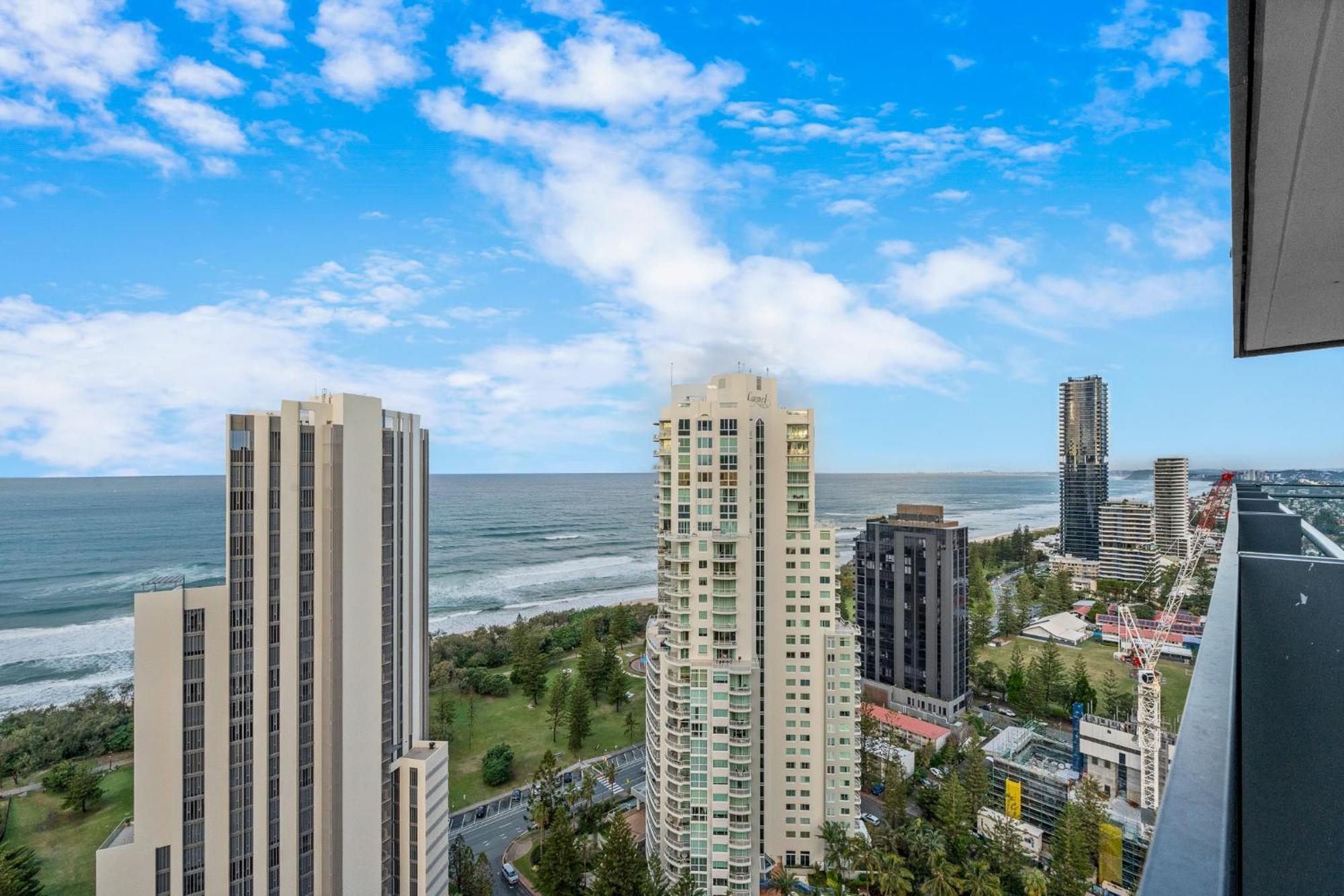 Apartamento The Panorama - 180 Degrees Of Ocean View 27floor 3br In Broadbeach With Parking And Pool *