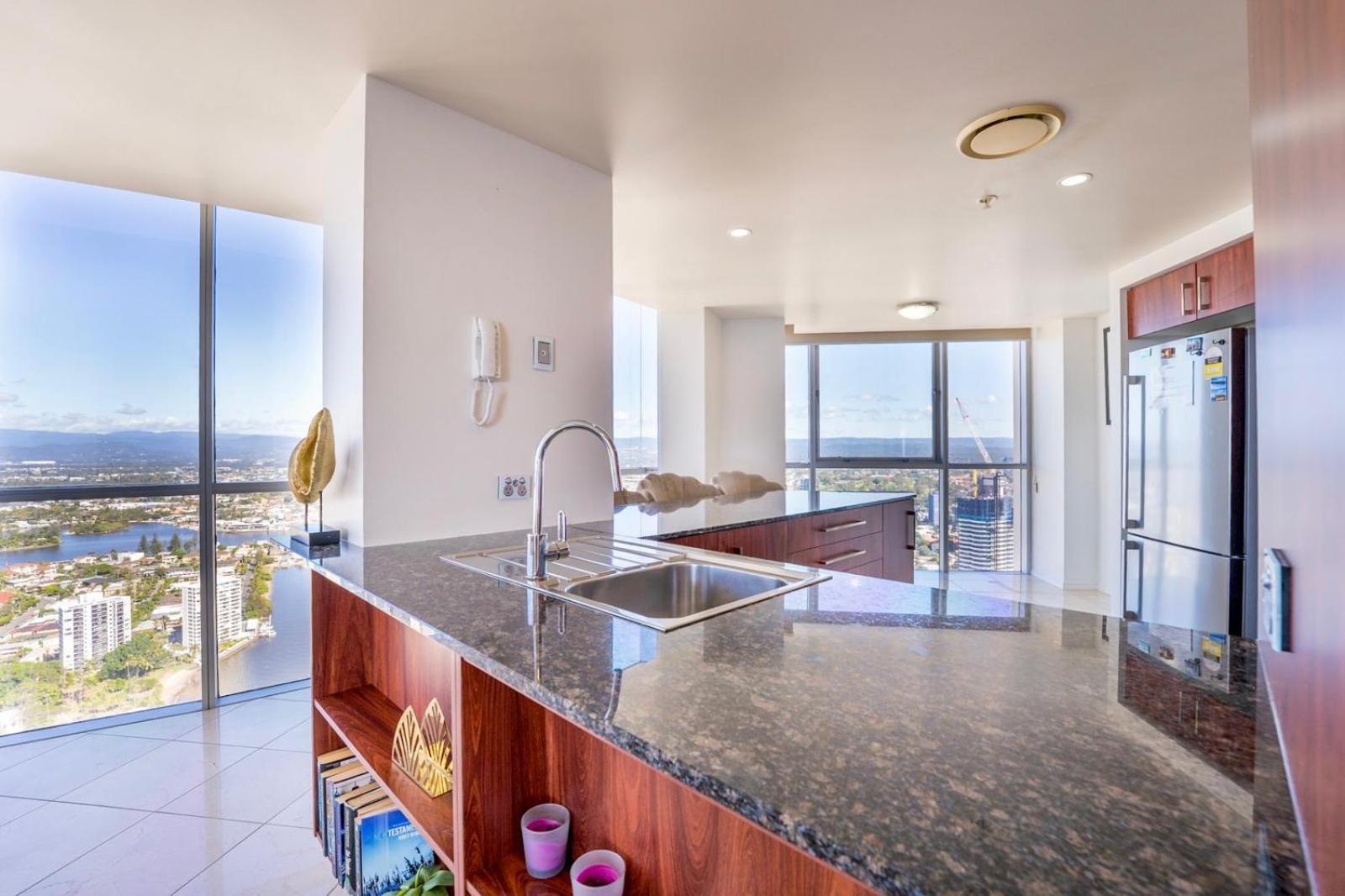 Apartment Sub-penthouse 44th Floor!
