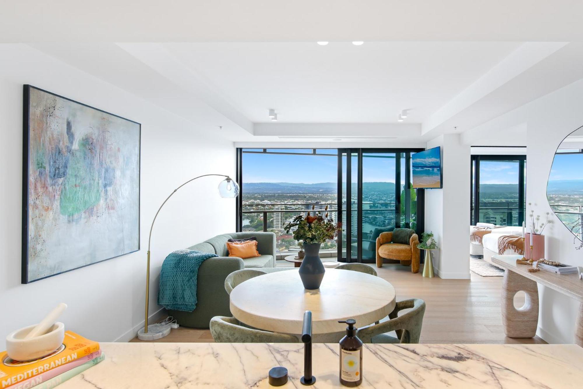 Diamonds Of Paradise - Set In Apartment
