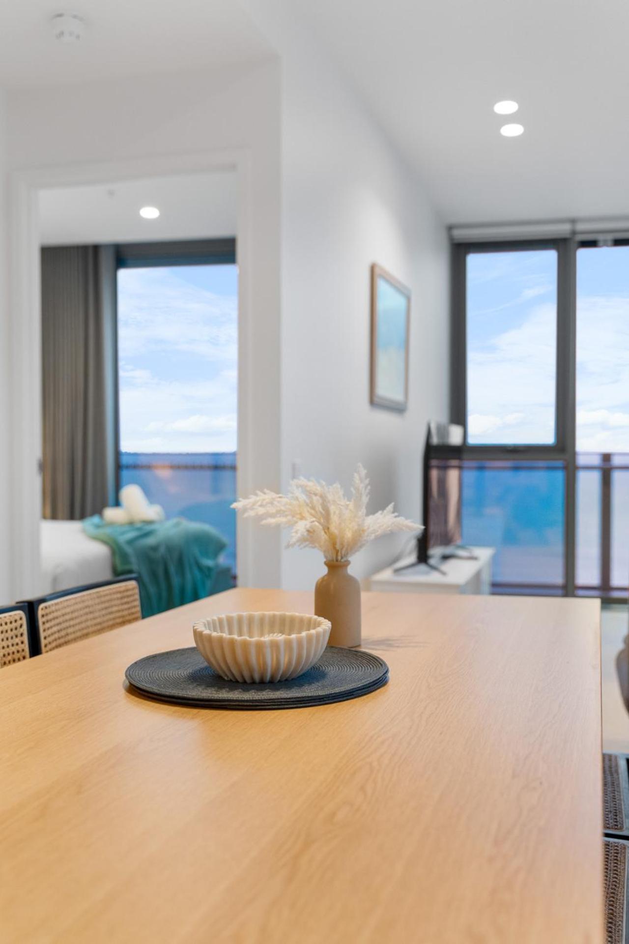 Apartamento The Panorama - 180 Degrees Of Ocean View 27floor 3br In Broadbeach With Parking And Pool Gold Coast