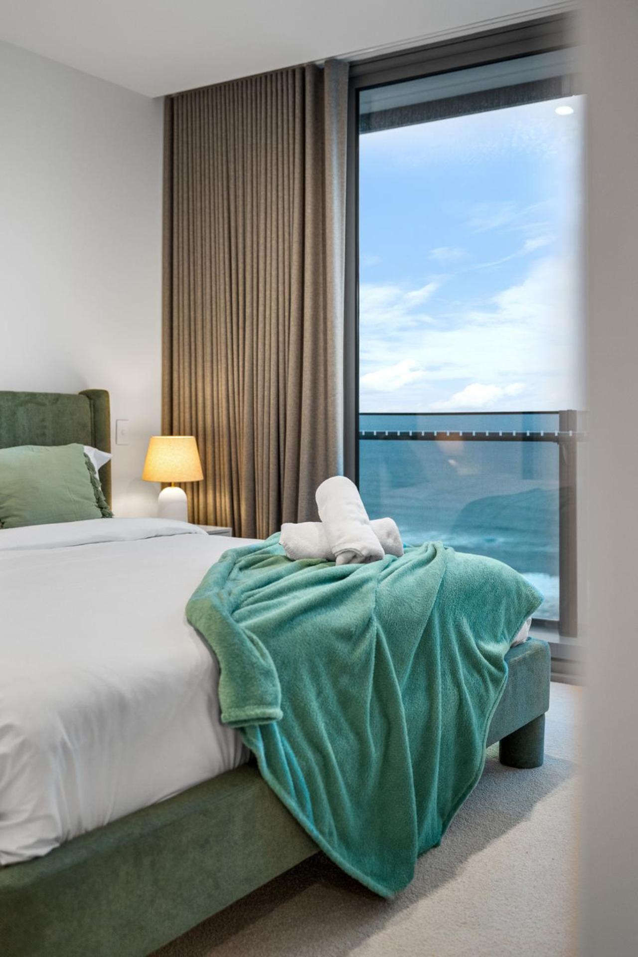 The Panorama - 180 Degrees Of Ocean View 27floor 3br In Broadbeach With Parking And Pool * Gold Coast