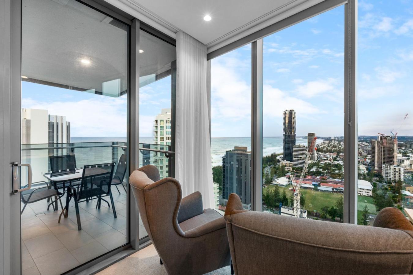 The Panorama - 180 Degrees Of Ocean View 27floor 3br In Broadbeach With Parking And Pool Gold Coast