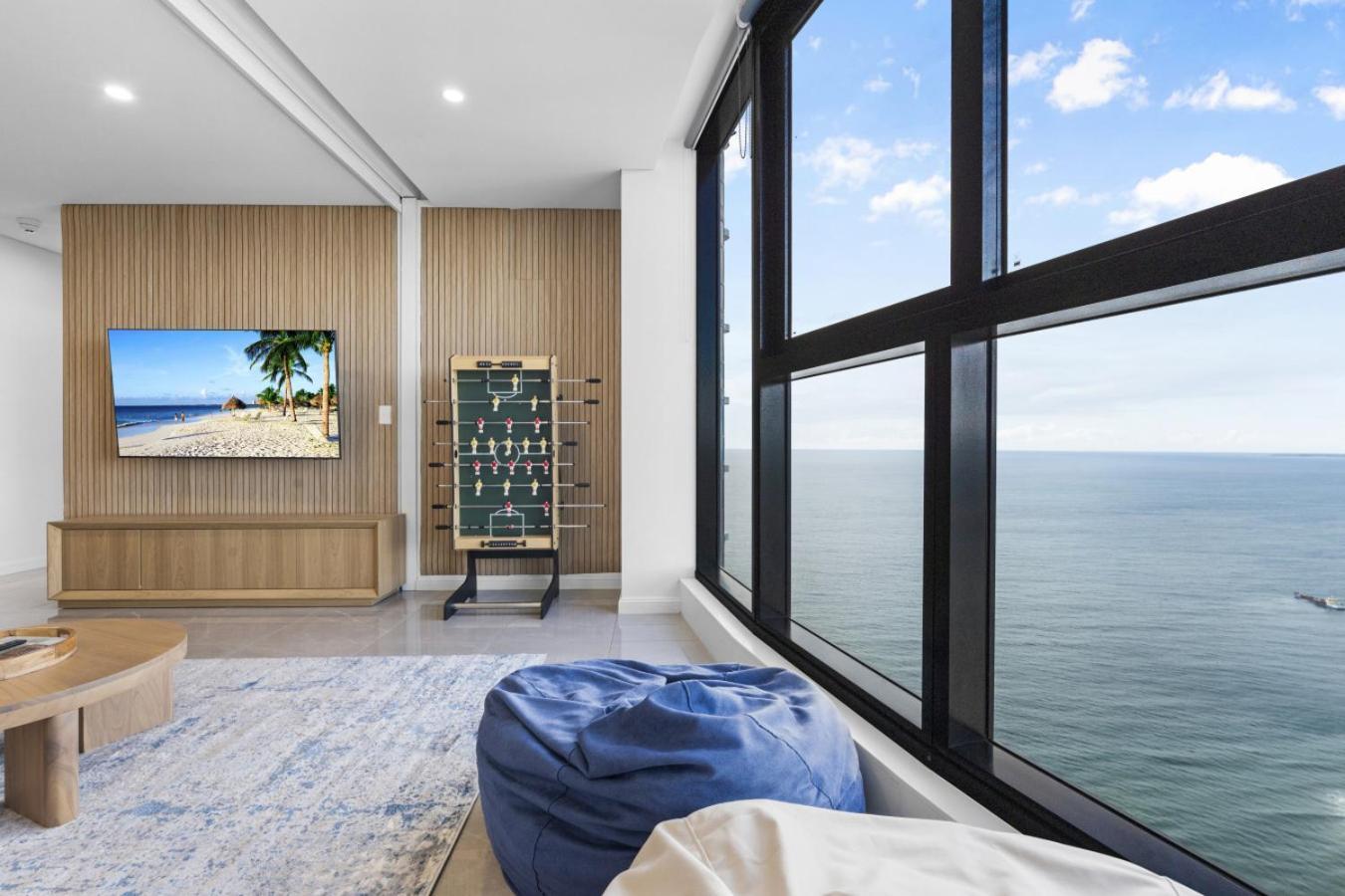 The Seawood - New Beachfront 71f Skyhome 3br Ocean Coastal View With Parking, Pool And Gym * Gold Coast