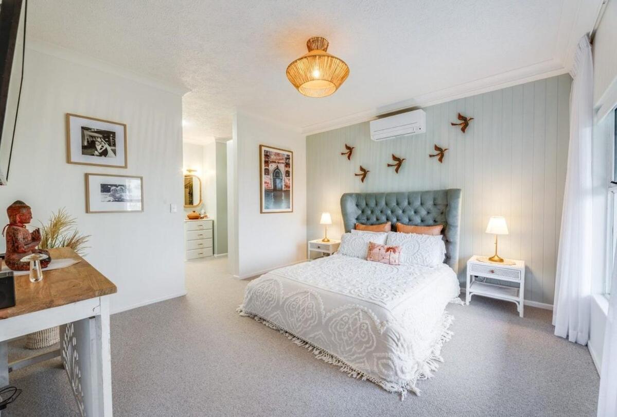 6 Bedroom Oasis In Burleigh Heads Gold Coast