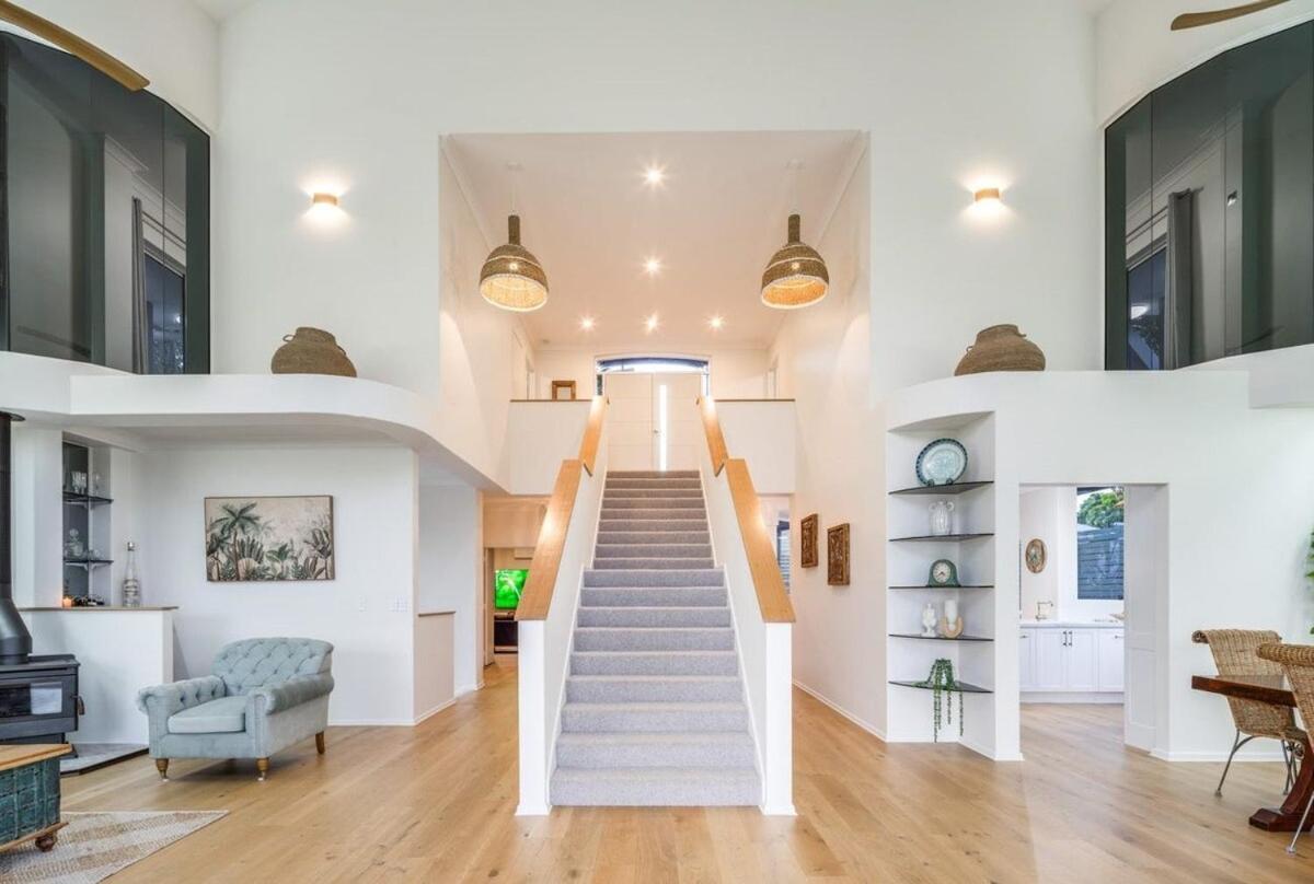 6 Bedroom Oasis In Burleigh Heads * Gold Coast