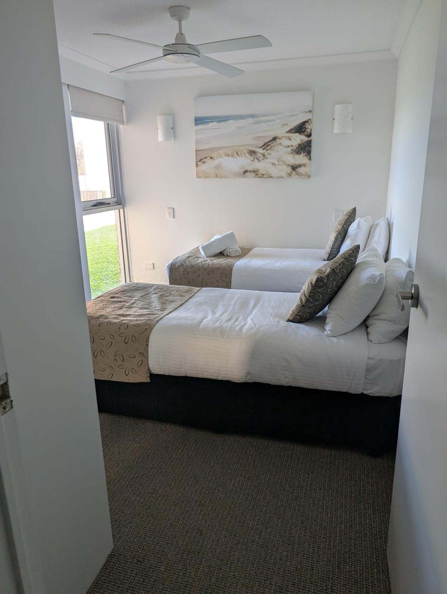 Pacific Surf Absolute Beachfront Aparthotel 3*