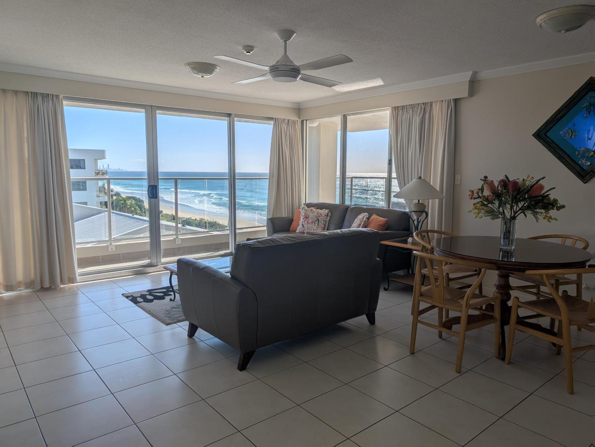 Aparthotel Pacific Surf Absolute Beachfront Gold Coast