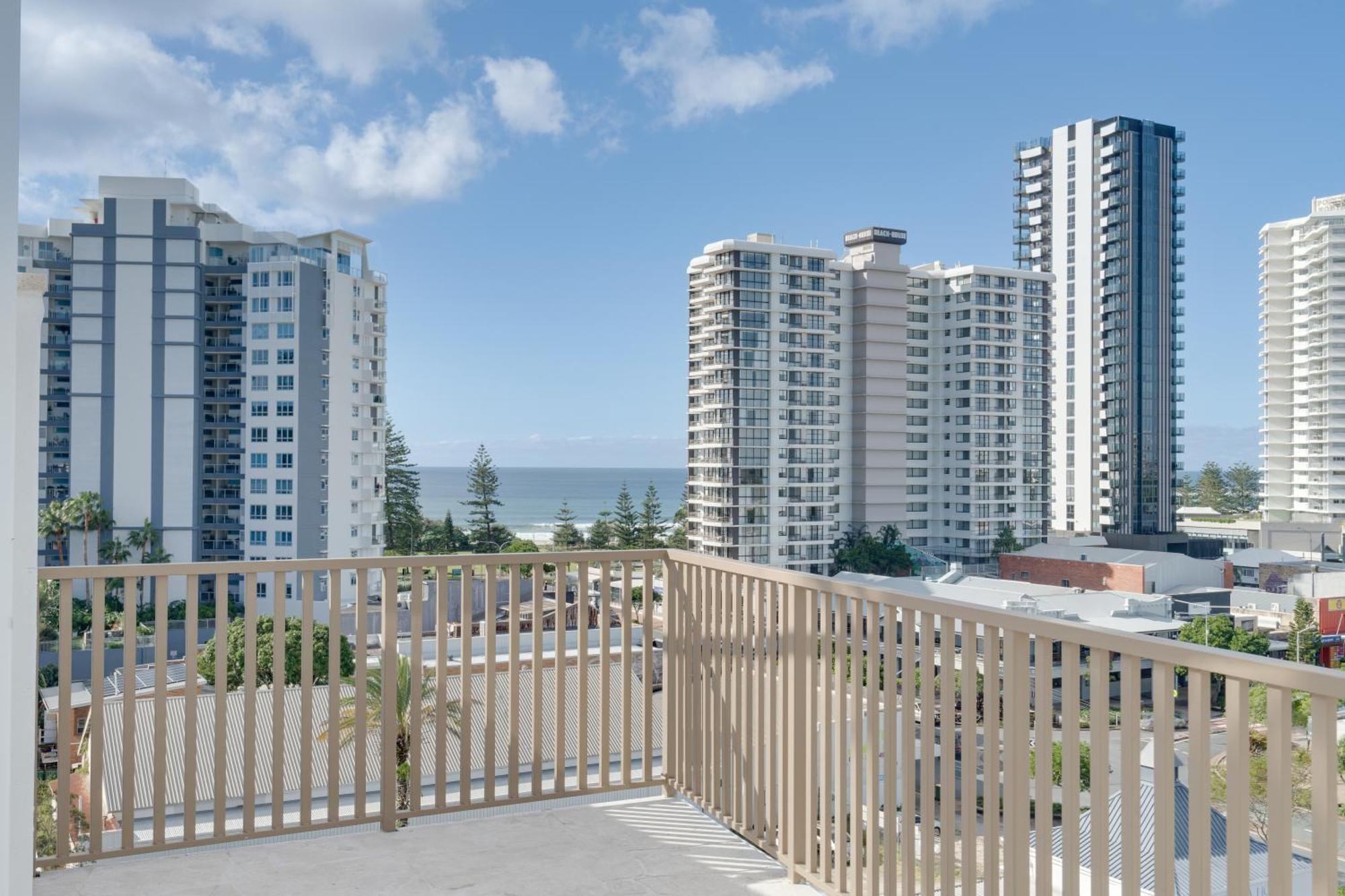 2-storey 5br Penthouse Palm Luxury * Gold Coast