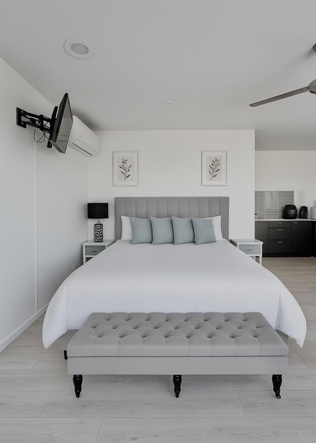Apartment Self Contained Family Friendly - Sleeps 4 *