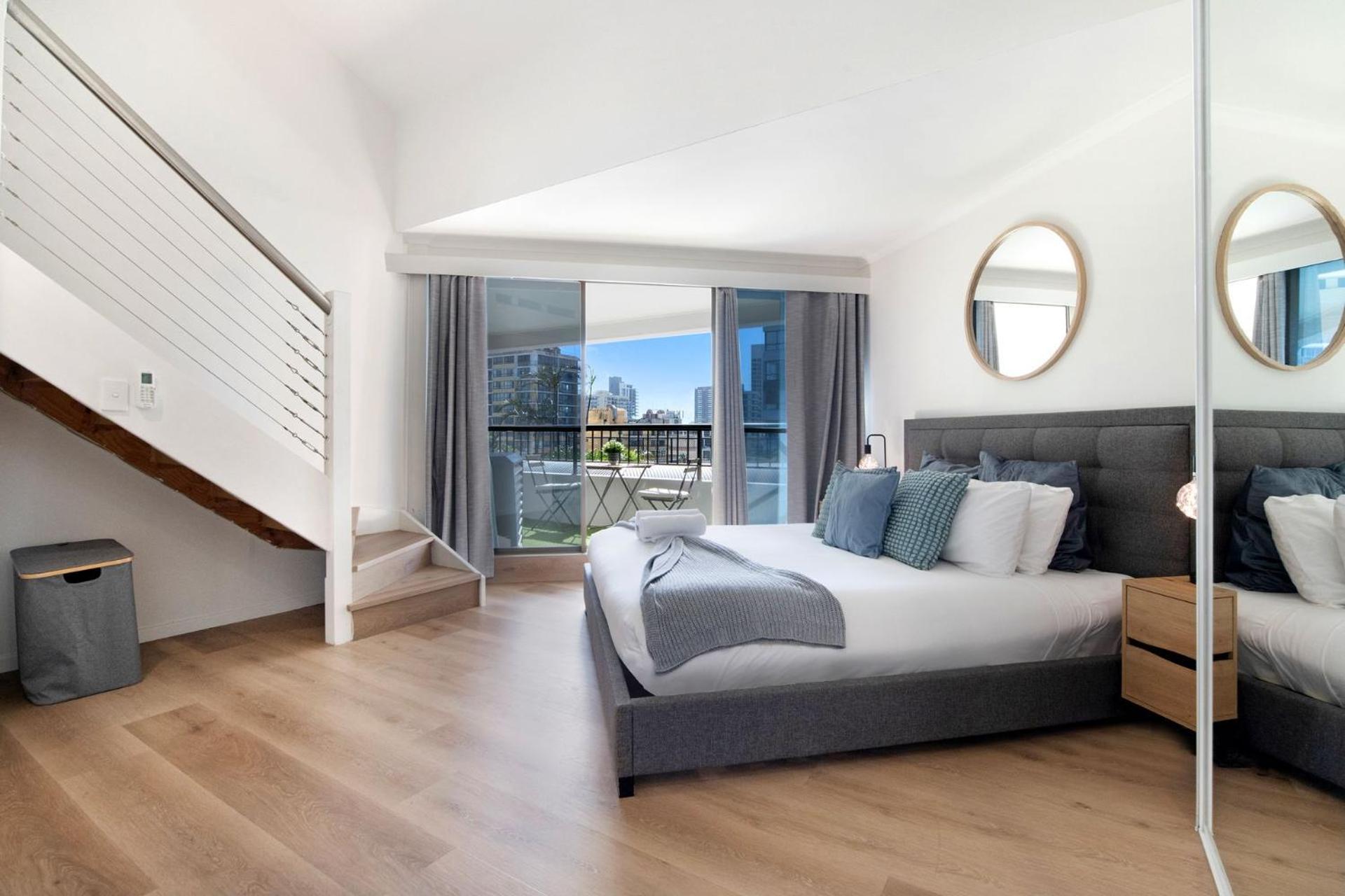 Apartment Unbeatable Location - Spacious 3 Bedroom Townhouse