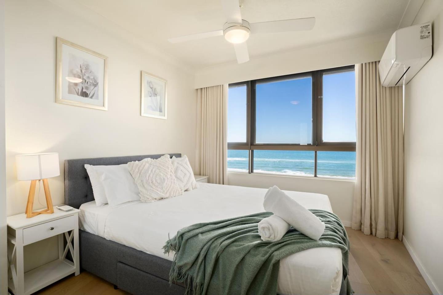 Pastel Drift - Beachfront Haven By Dining & Parks * Gold Coast