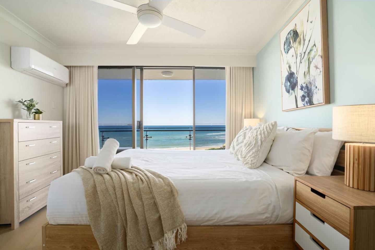 Pastel Drift - Beachfront Haven By Dining & Parks * Gold Coast