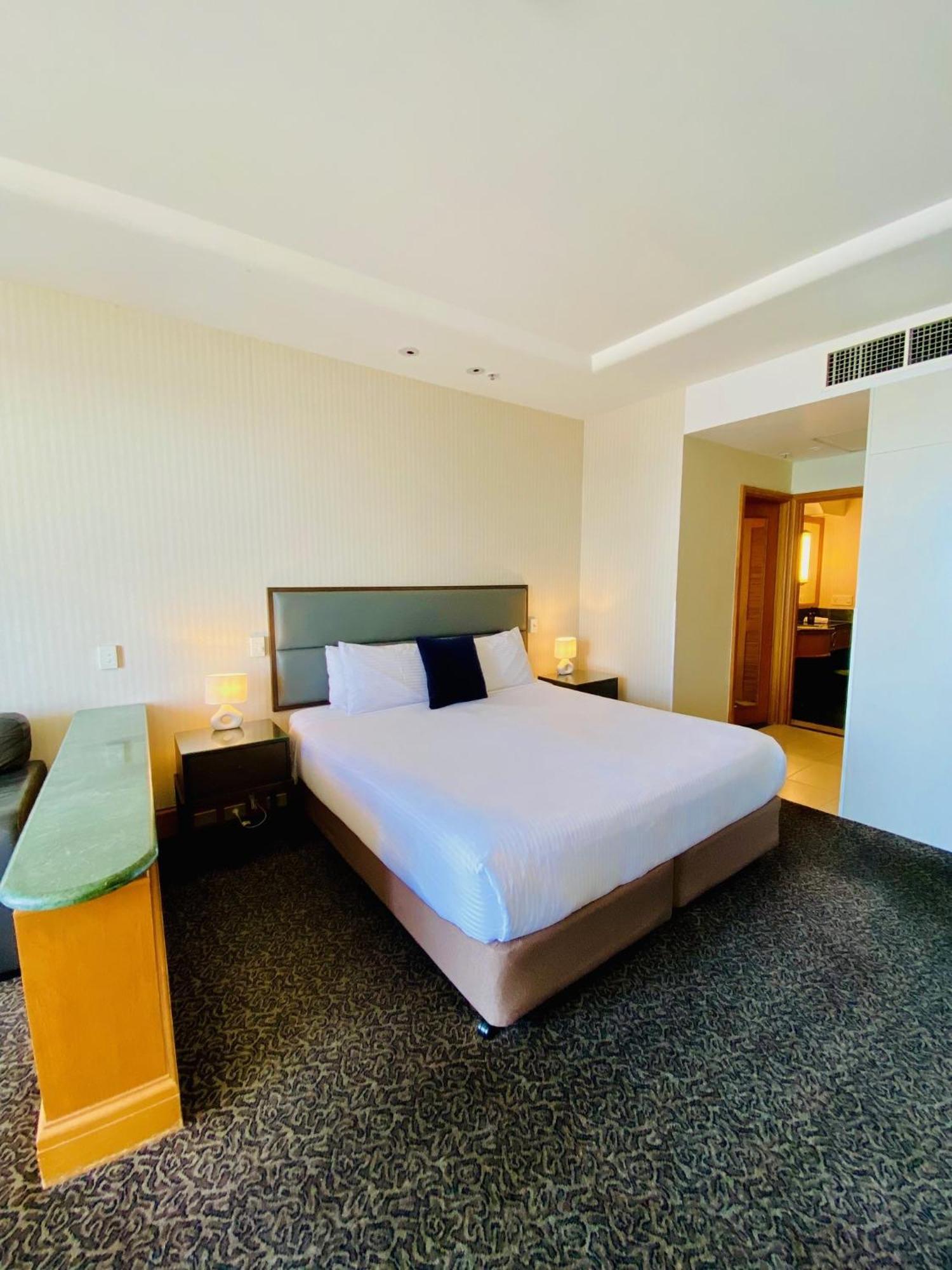 Ocean View Surfers Paradise - Free Parking Gold Coast