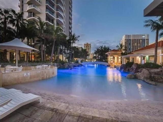 Coastal Charm At Chevron Towers Apartment *