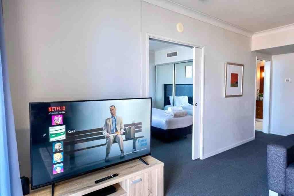 Coastal Charm At Chevron Towers Apartment