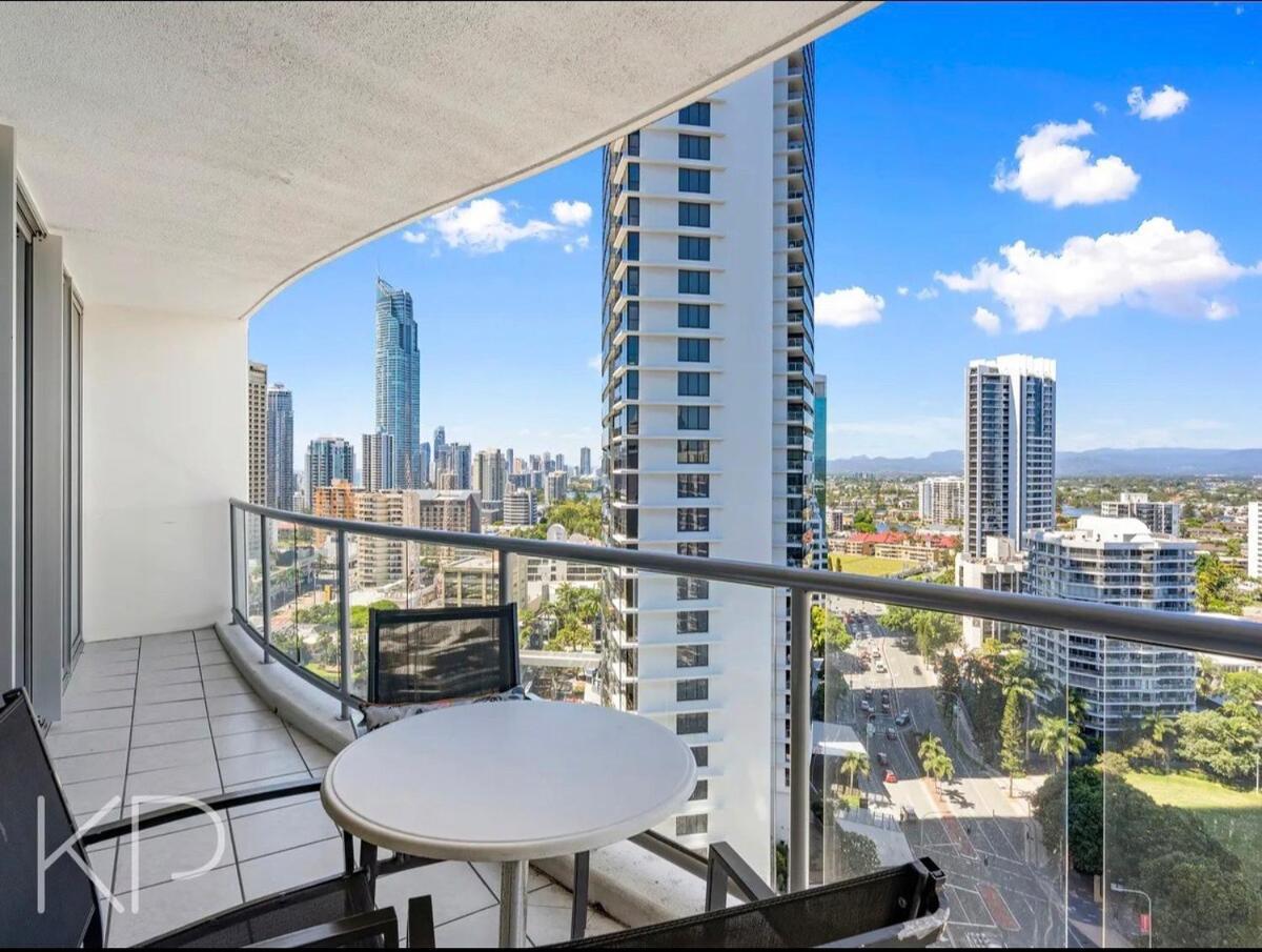 Panoramic Views Surfers-chevron. Apartment