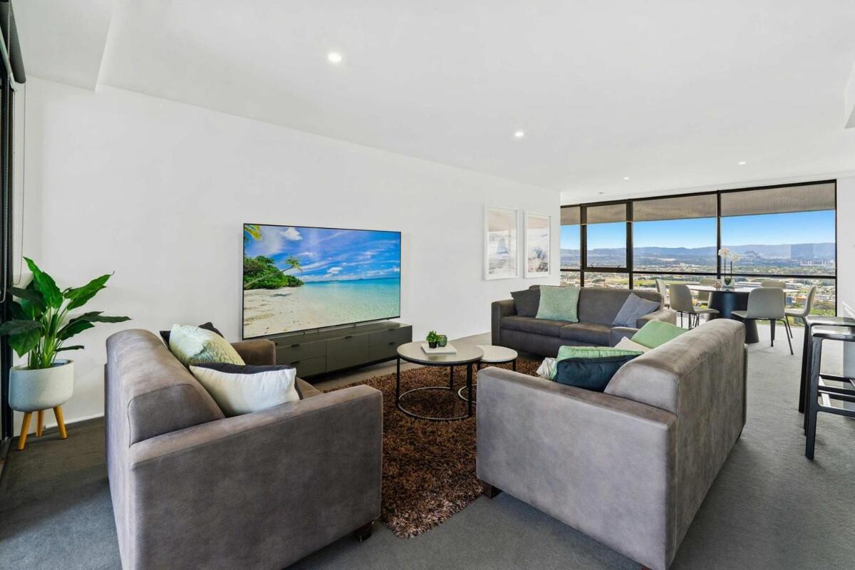 Level 43 Sky High 3br Ocean View