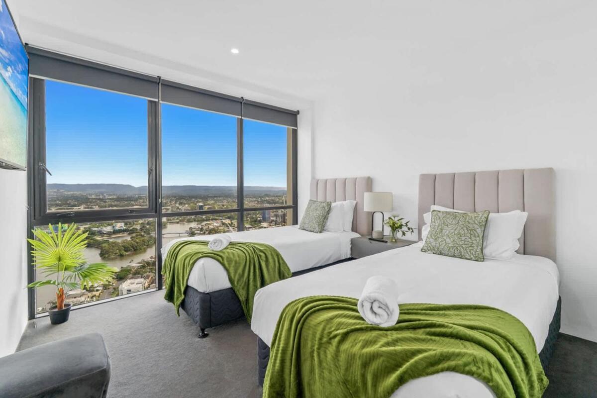 Level 43 Sky High 3br Ocean View Apartment